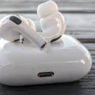 سماعات AirPods 