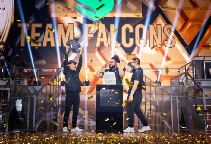 فريق Team Falcons