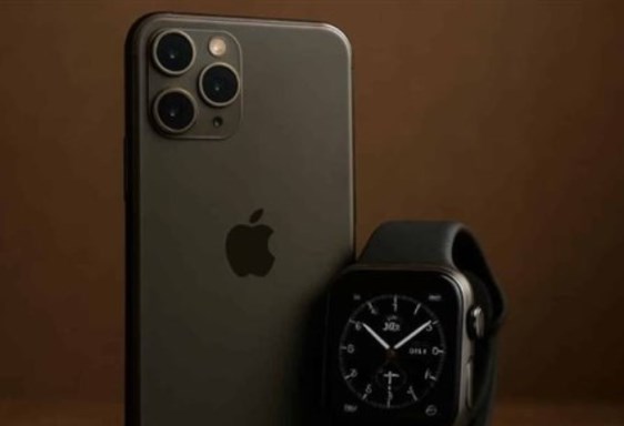 آيفون 11 برو ماكس وساعة Apple Watch Series 3