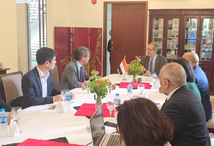 الدكتور عمرو طلعت