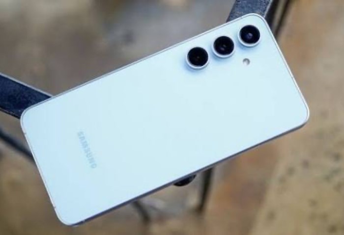 Galaxy S25 FE.. هاتف الفئة المتميزة بسعر متوسط من سامسونج