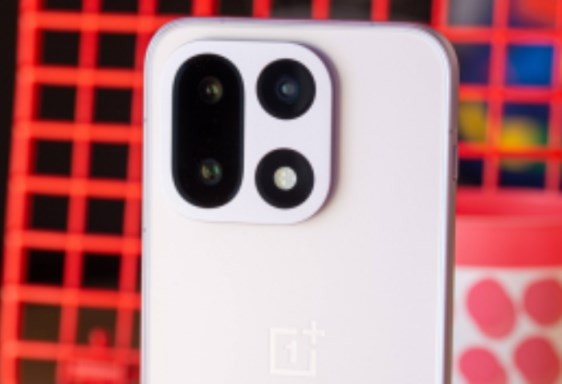 هاتف OnePlus 15