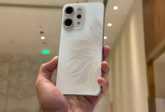 هاتف Reno 15