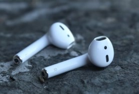 سماعات AirPods