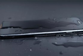 سقوط المطر على الهاتف