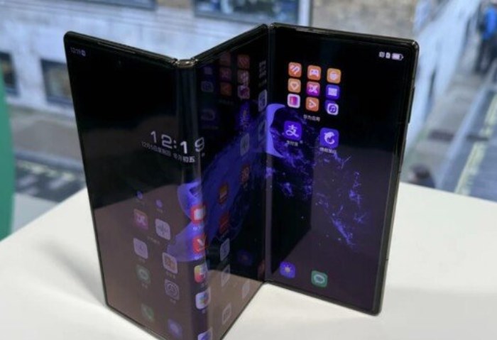 هاتف Samsung Galaxy Z Tri Fold