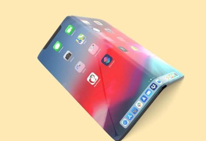 هاتف آيفون قابل للطي