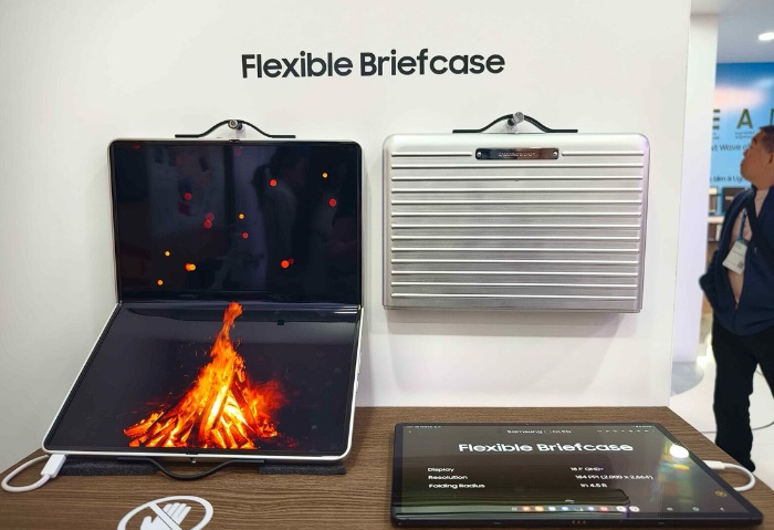 سامسونج تكشف عن Flexible Briefcase 