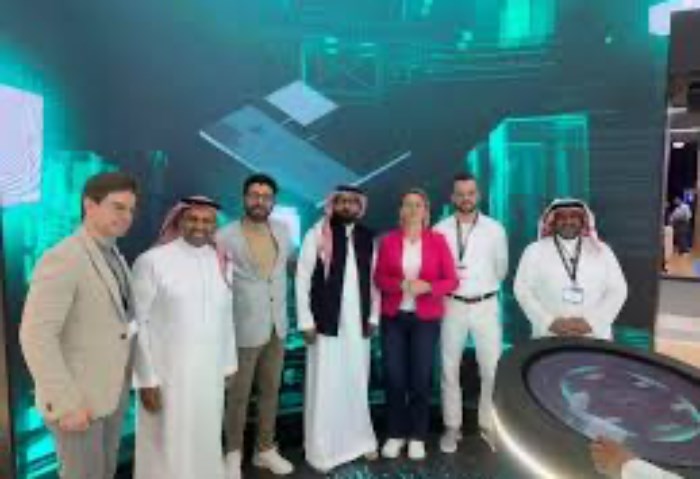 «AqlanX» الإماراتية تجمع 10 ملايين دولار لإطلاق منصة للذكاء الاصطناعي «AqlanX» الإماراتية تجمع 10 ملايين دولار لإطلاق منصة للذكاء الاصطناعي