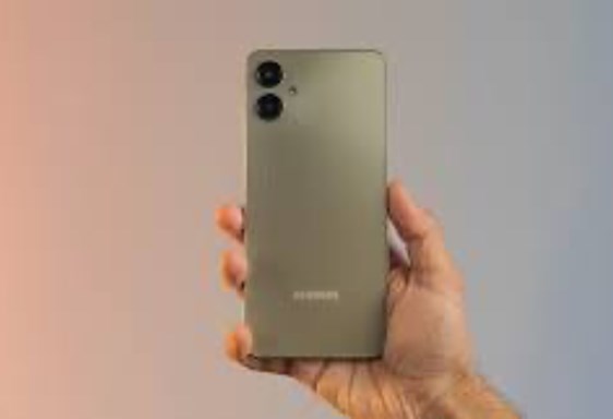 Galaxy A06.. هاتف بسيط ببطارية قوية وسعر ذكي