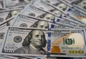 استقرار سعر الدولار في البنوك وتفاوت بالسوق السوداء