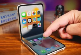 هاتف آيفون قابل للطي