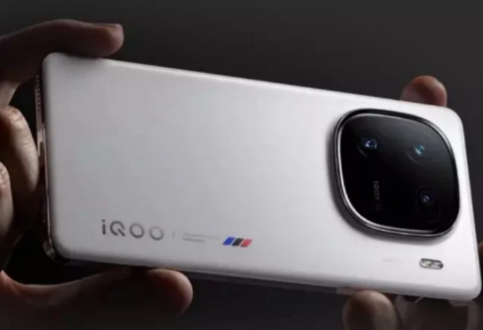 iQOO Z11 Turbo.. هاتف ببطارية عملاقة وكاميرا 200 ميجابكسل