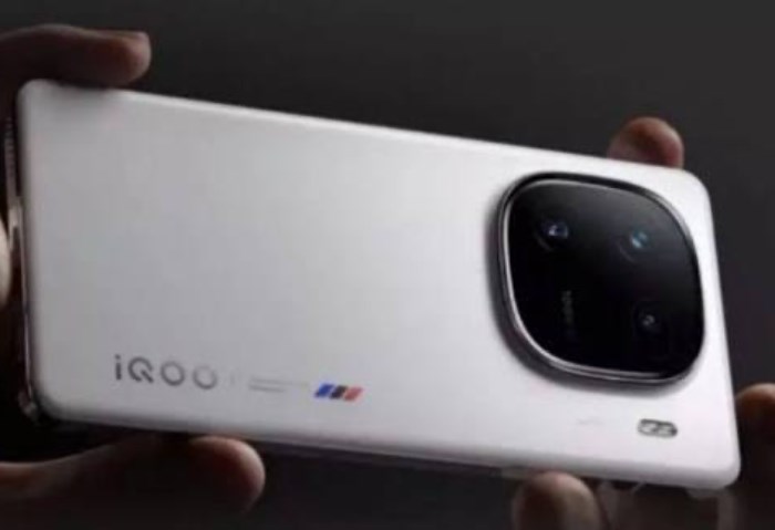 iQOO Z11 Turbo.. هاتف بقوة بطارية خارقة وكاميرا 200 MP