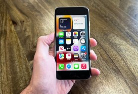  iPhone SE (2022)