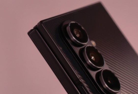 جالاكسي زد ترايفولد