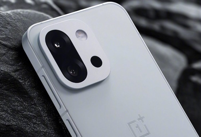 هاتف OnePlus 15s