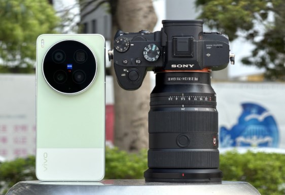 Vivo X300 Ultra وكاميرا Sony Alpha A7