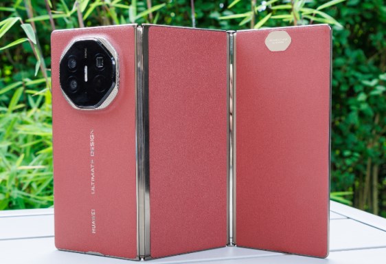 The Huawei Mate XT.