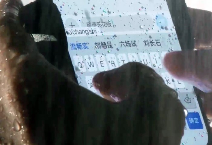 هاتف ذكي مقاوم للمطر