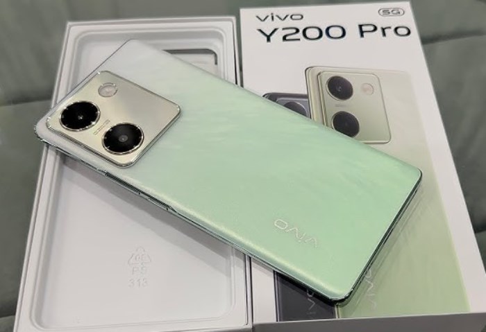 سعر ومواصفات موبايل Vivo Y200 Pro في 2026: شاشة AMOLED قوية