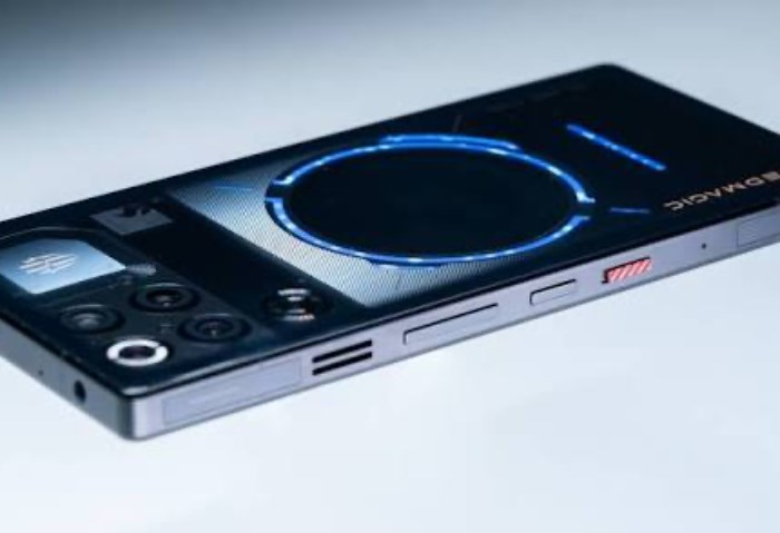 سعر ومواصفات RedMagic 11 Pro.. هاتف الألعاب الأقوى ببطارية عملاقة