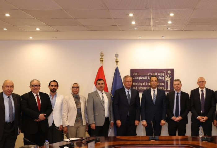 وزير الاتصالات 