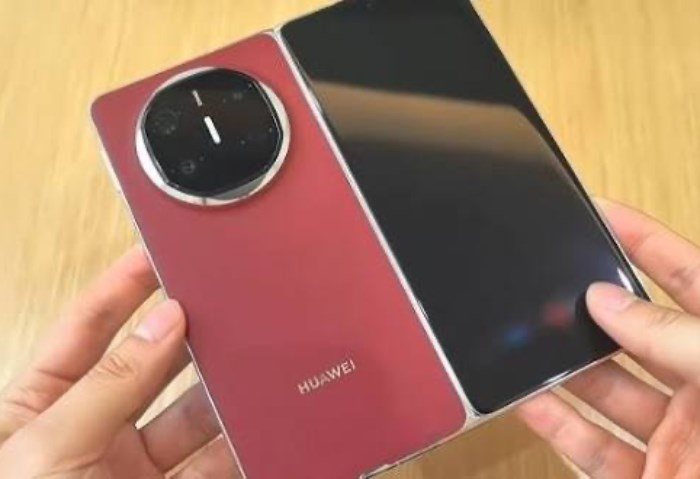 Huawei Mate X6.. هاتف قابل للطي يجمع بين التصميم الفاخر والشاشة الكبيرة