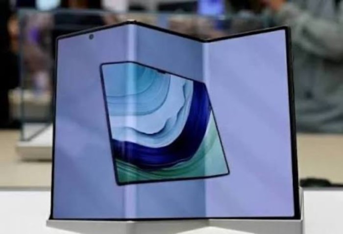 تسريبات تكشف ملامح Huawei Mate XT 2 بتصميم أكثر تطورًا وتحسينات متوقعة في الأداء