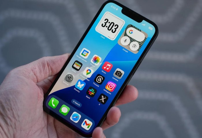 iPhone 16e