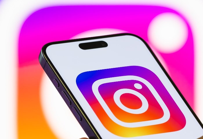 Instagram 
