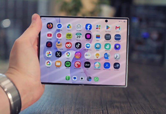 Samsung Galaxy Z Fold 8